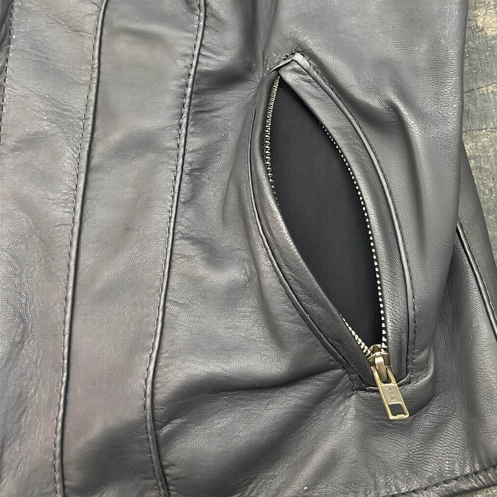 Women's • #79  •  Zipper Front Vest